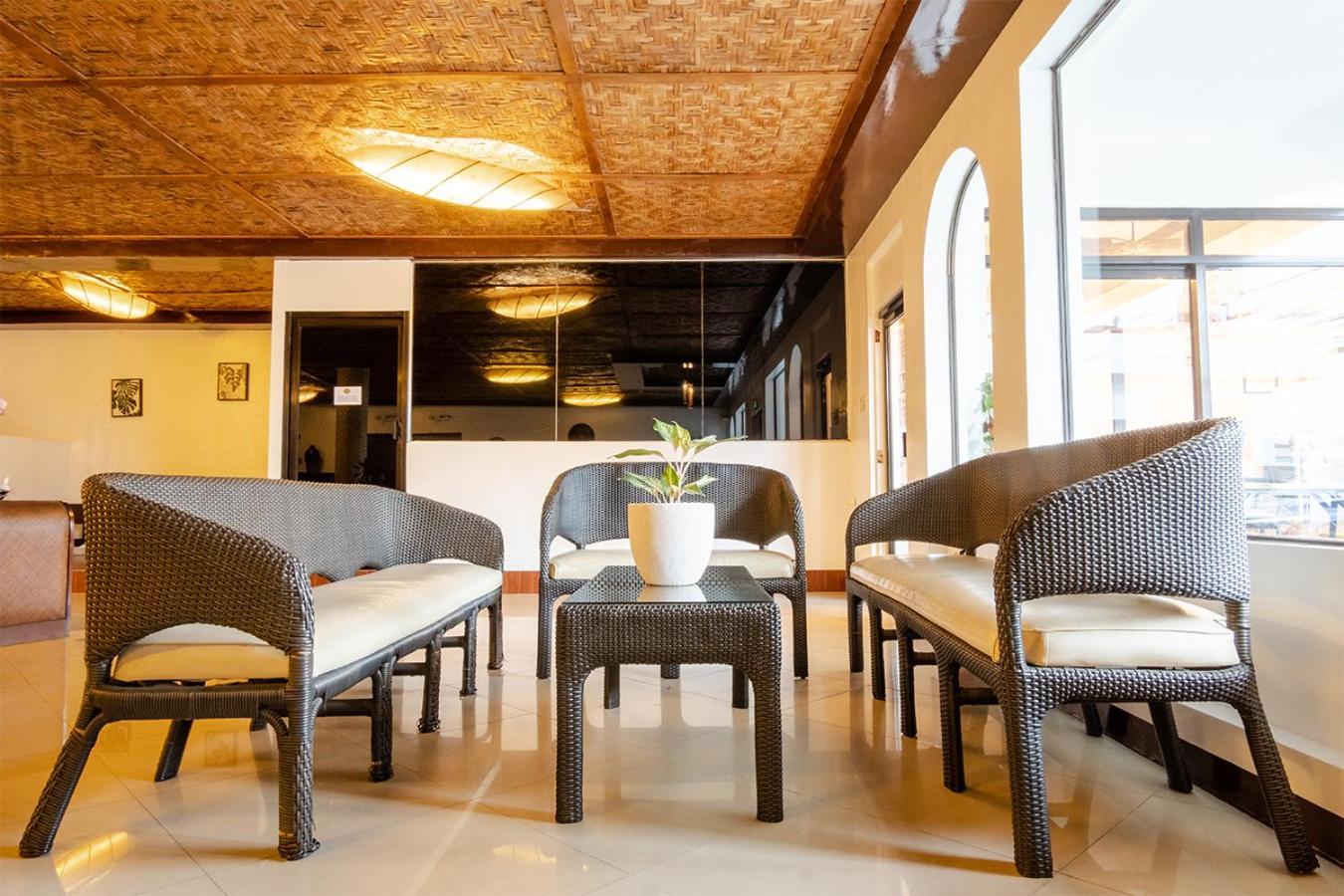 Public House Hostel Île de Mactan Extérieur photo