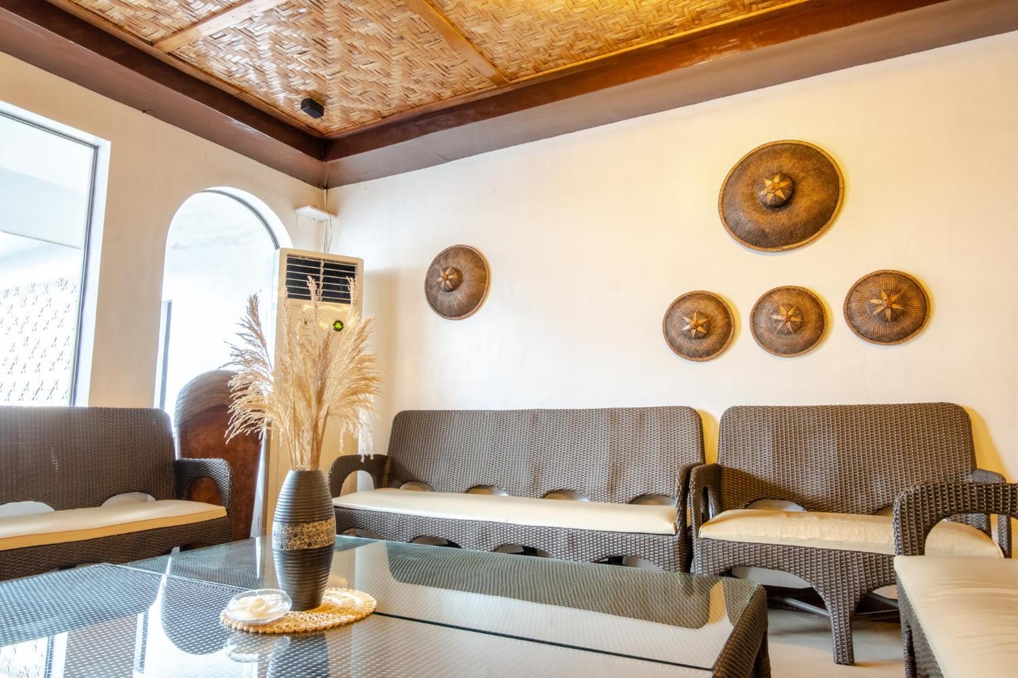 Public House Hostel Île de Mactan Extérieur photo